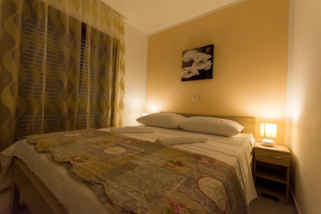 Apartments Bisera Trogir Buitenkant foto