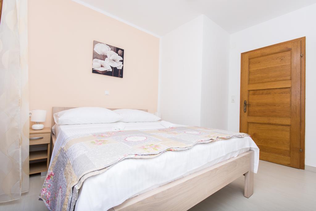 Apartments Bisera Trogir Buitenkant foto